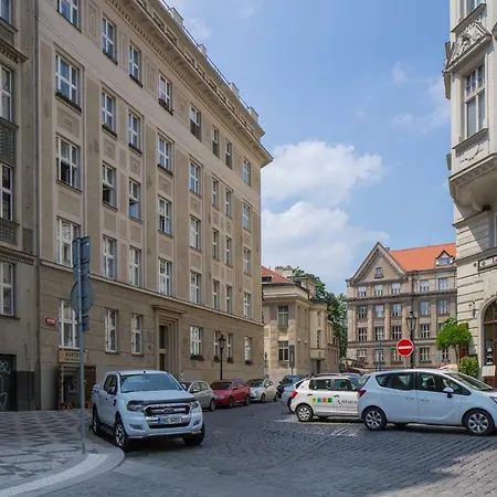 Cozy And Classy In The Old Town
